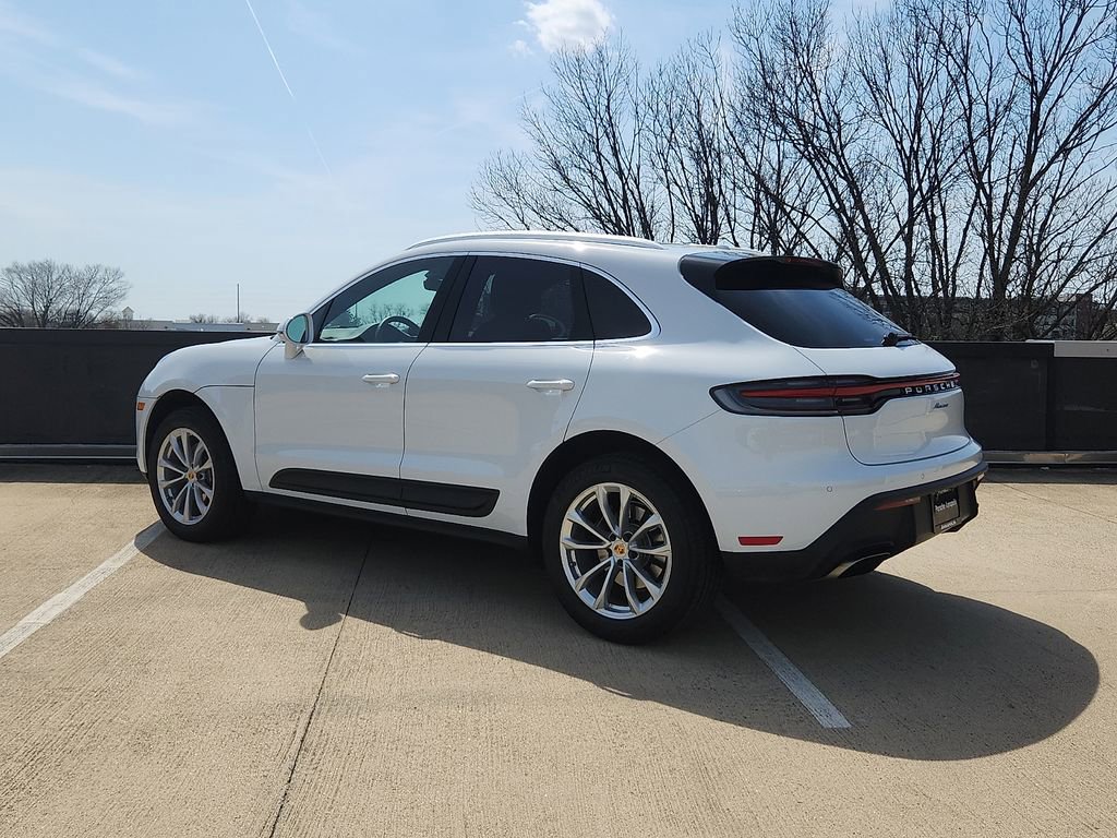 Certified 2025 Porsche Macan image 3
