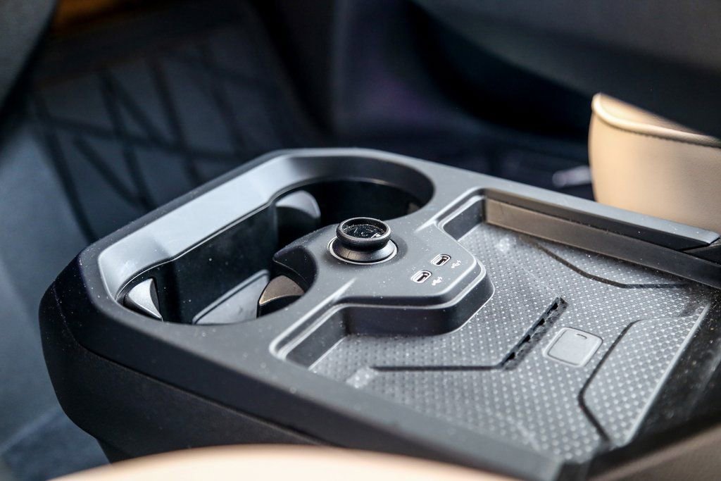 Used 2025 BMW iX xDrive50 w/ Premium Package image 15