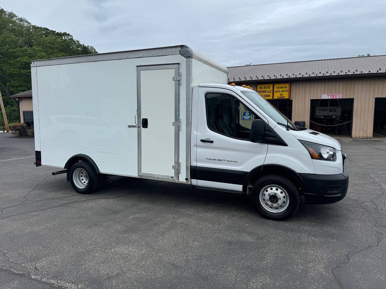 Used 2023 Ford Transit 350 DRW RWD image 2