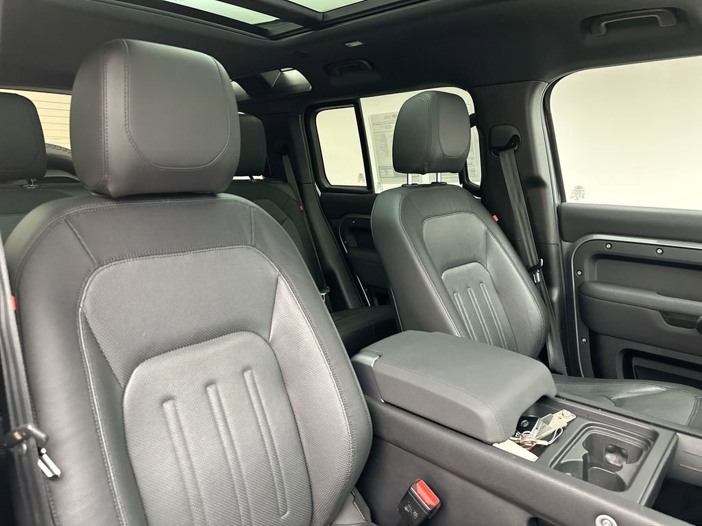 Used 2022 Land Rover Defender 110 X-Dynamic SE image 18