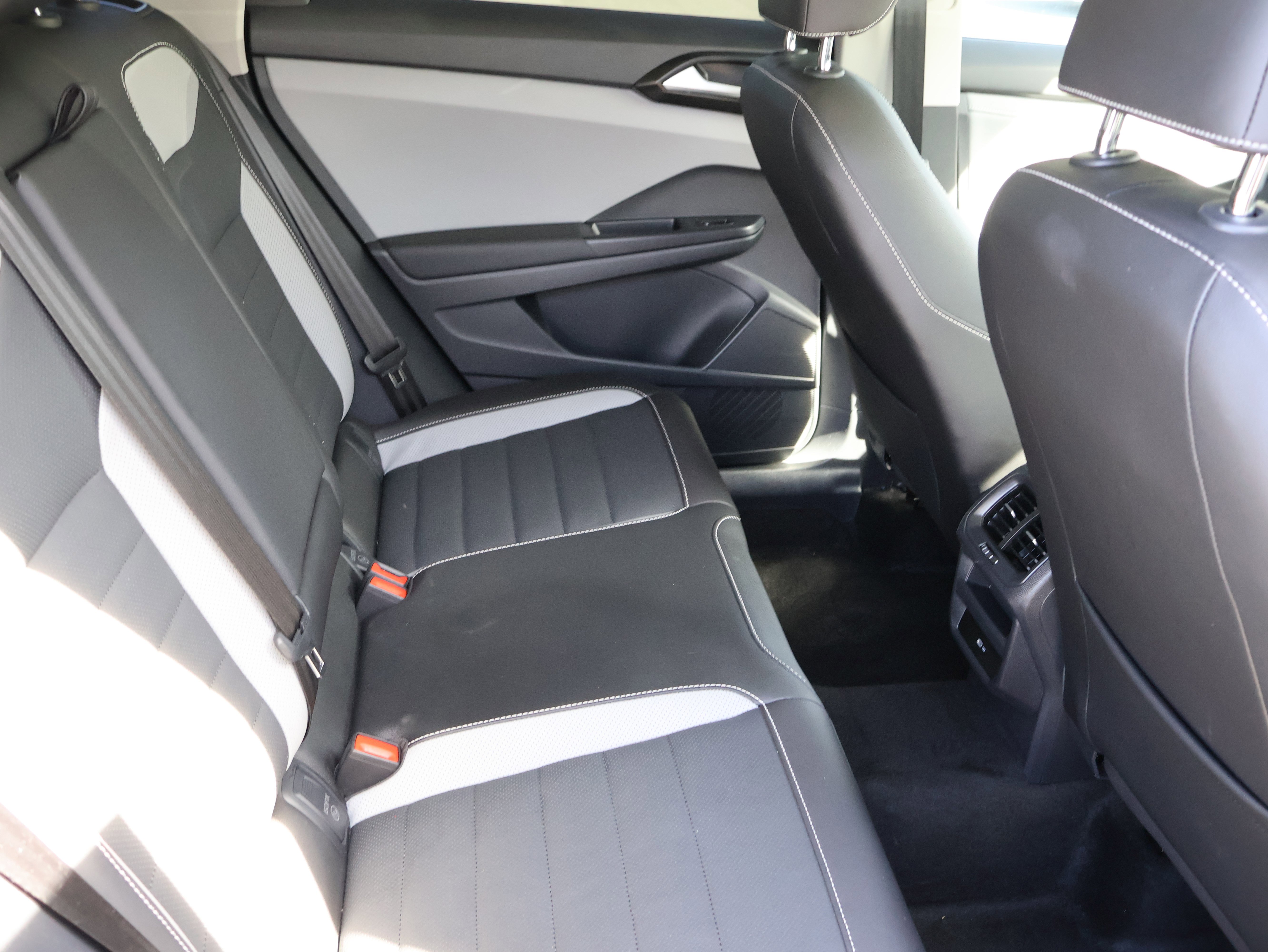 Used 2023 Volkswagen Taos SEL image 14