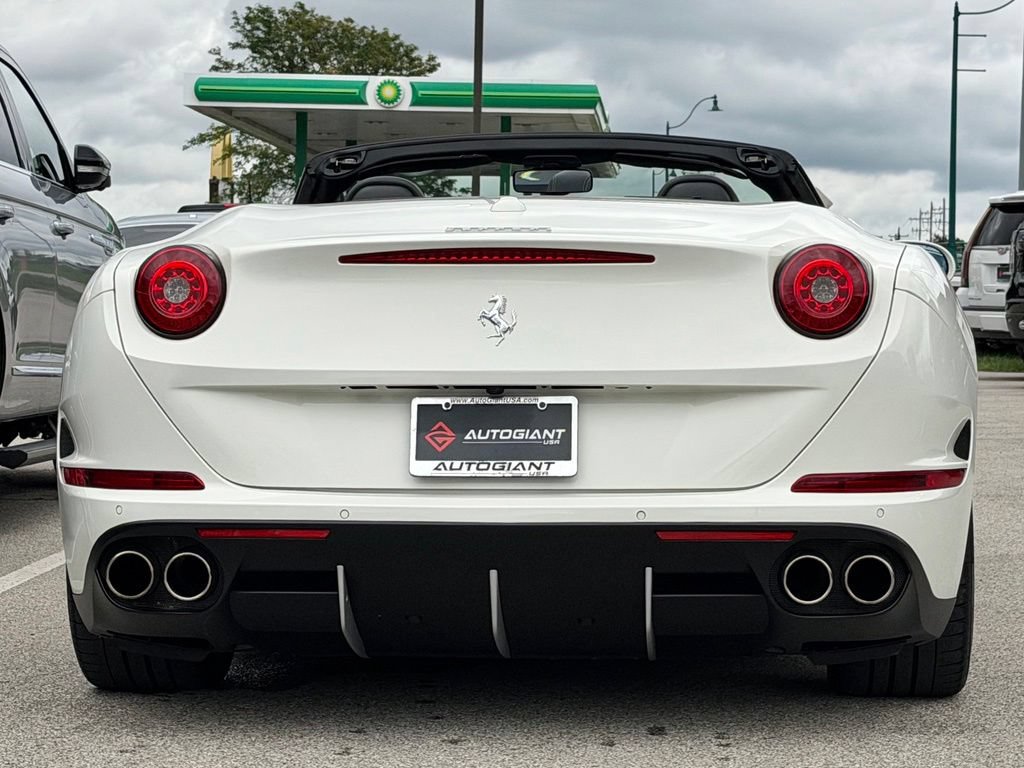 Used 2015 Ferrari California T RWD image 6