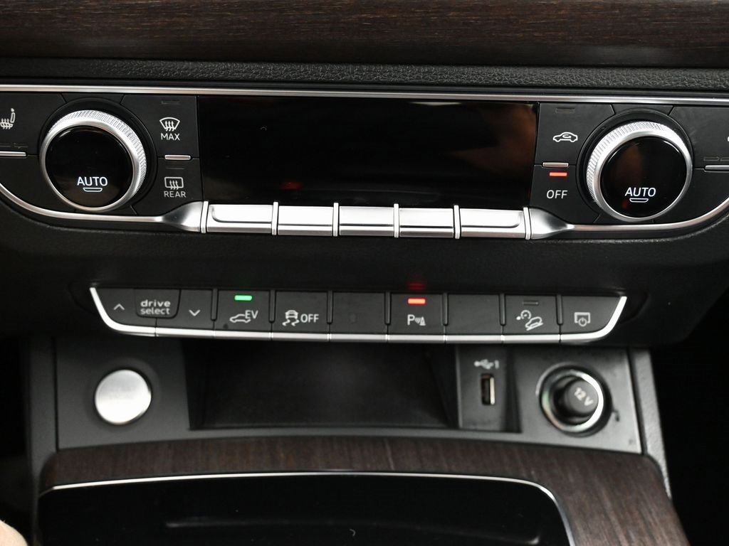 Used 2023 Audi Q5 e Premium w/ Convenience Package image 24
