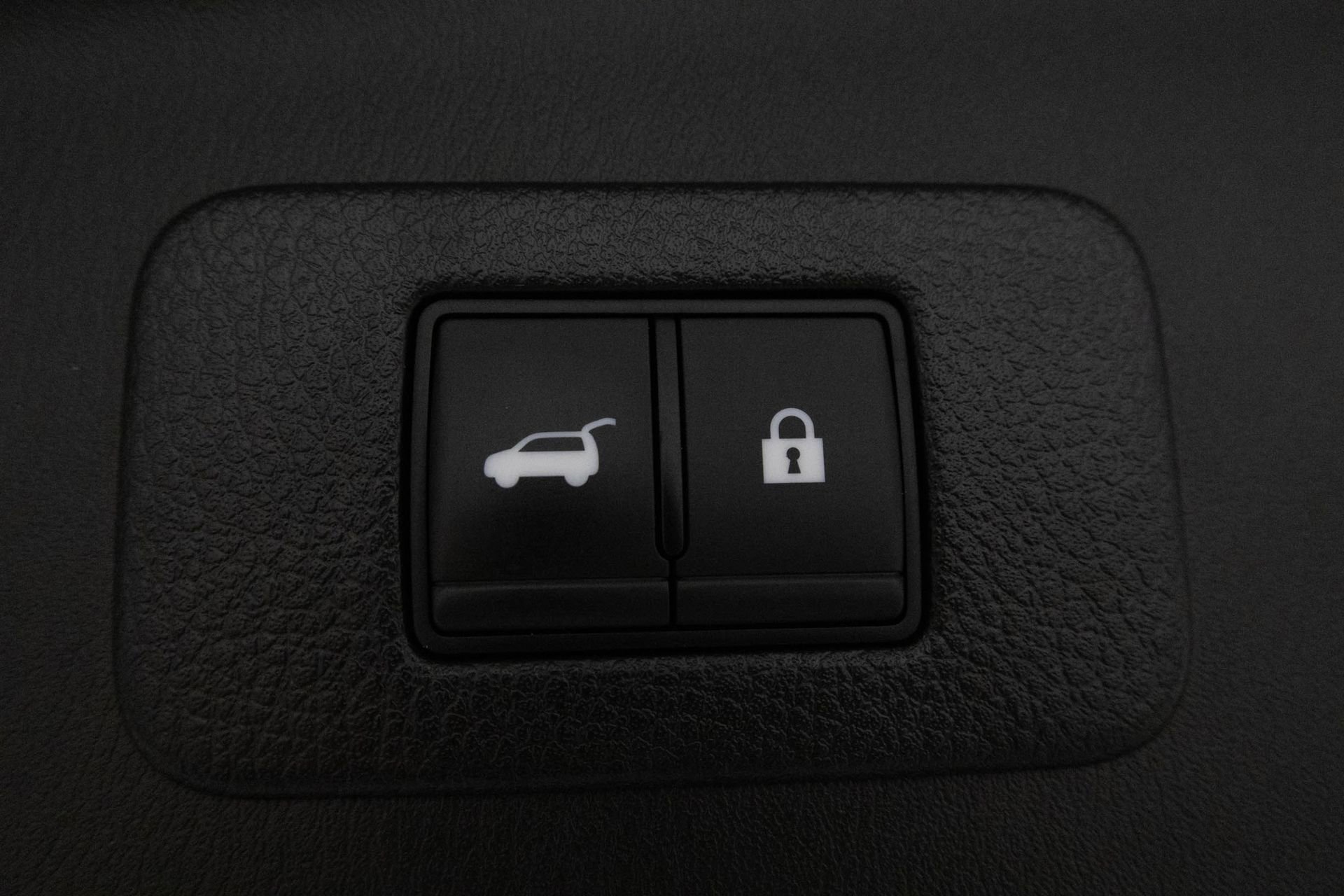 Used 2023 Nissan Armada Platinum w/ Captain's Chairs Package image 40