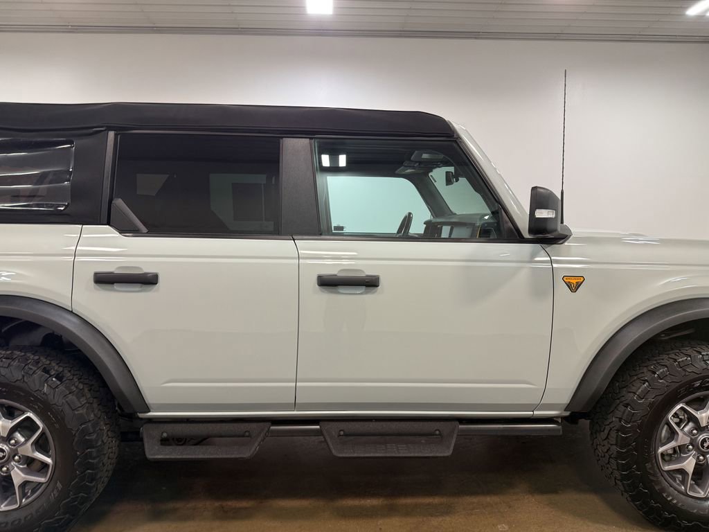 Used 2023 Ford Bronco Badlands image 32
