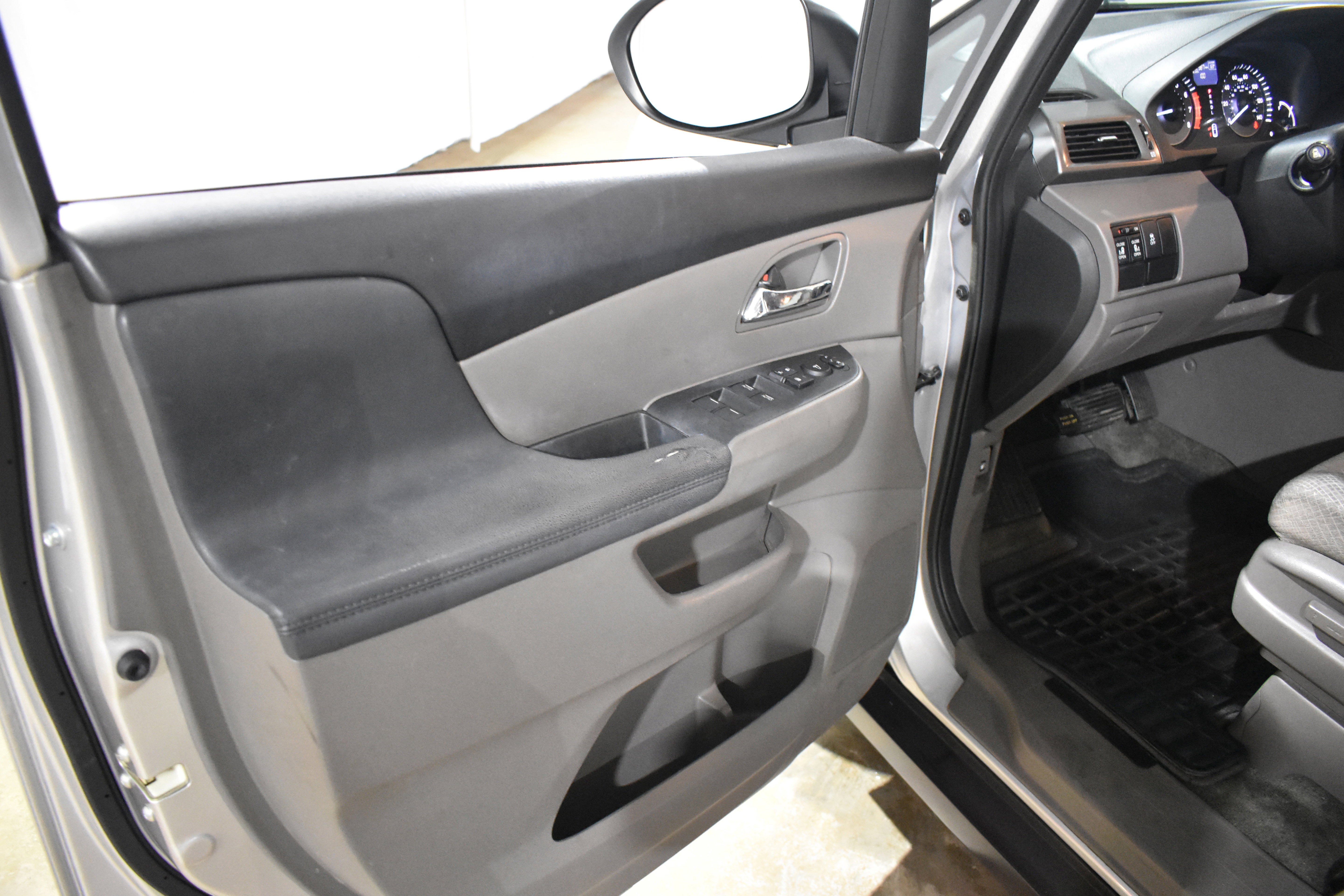 Used 2015 Honda Odyssey EX image 24