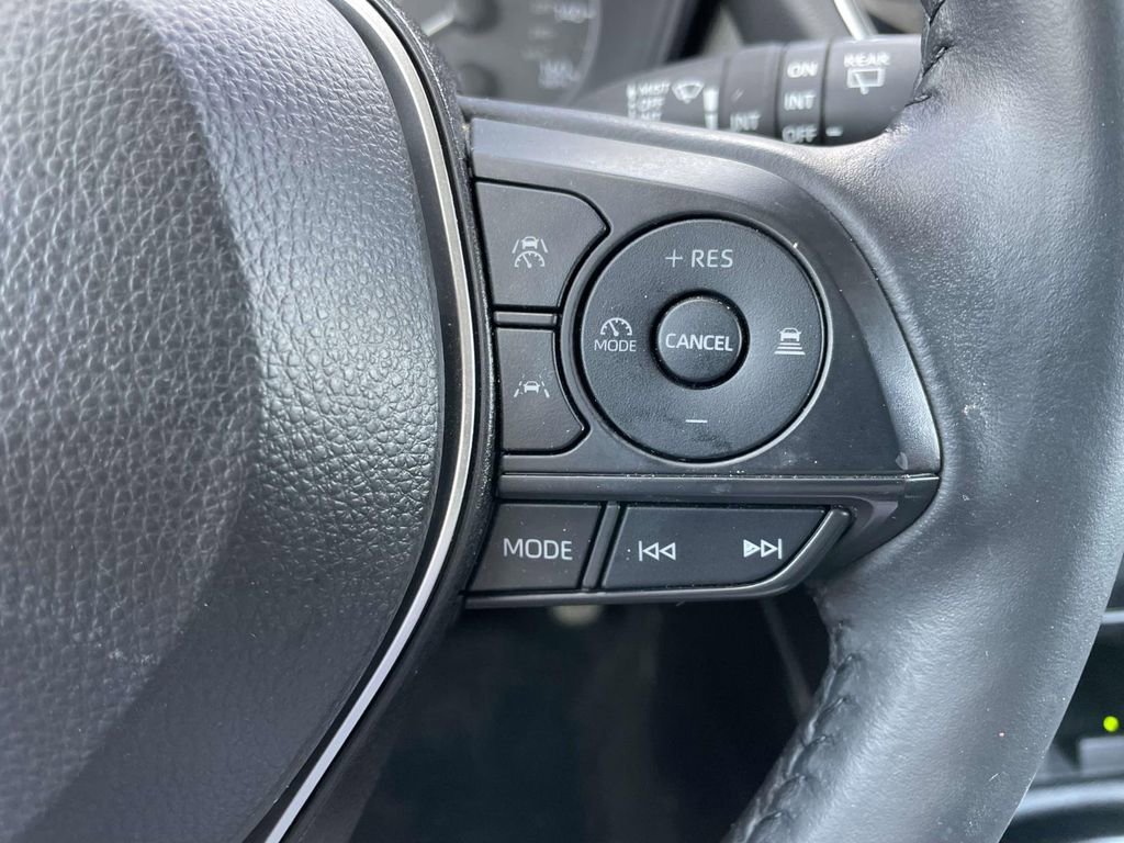 Used 2024 Toyota Corolla Cross LE image 34