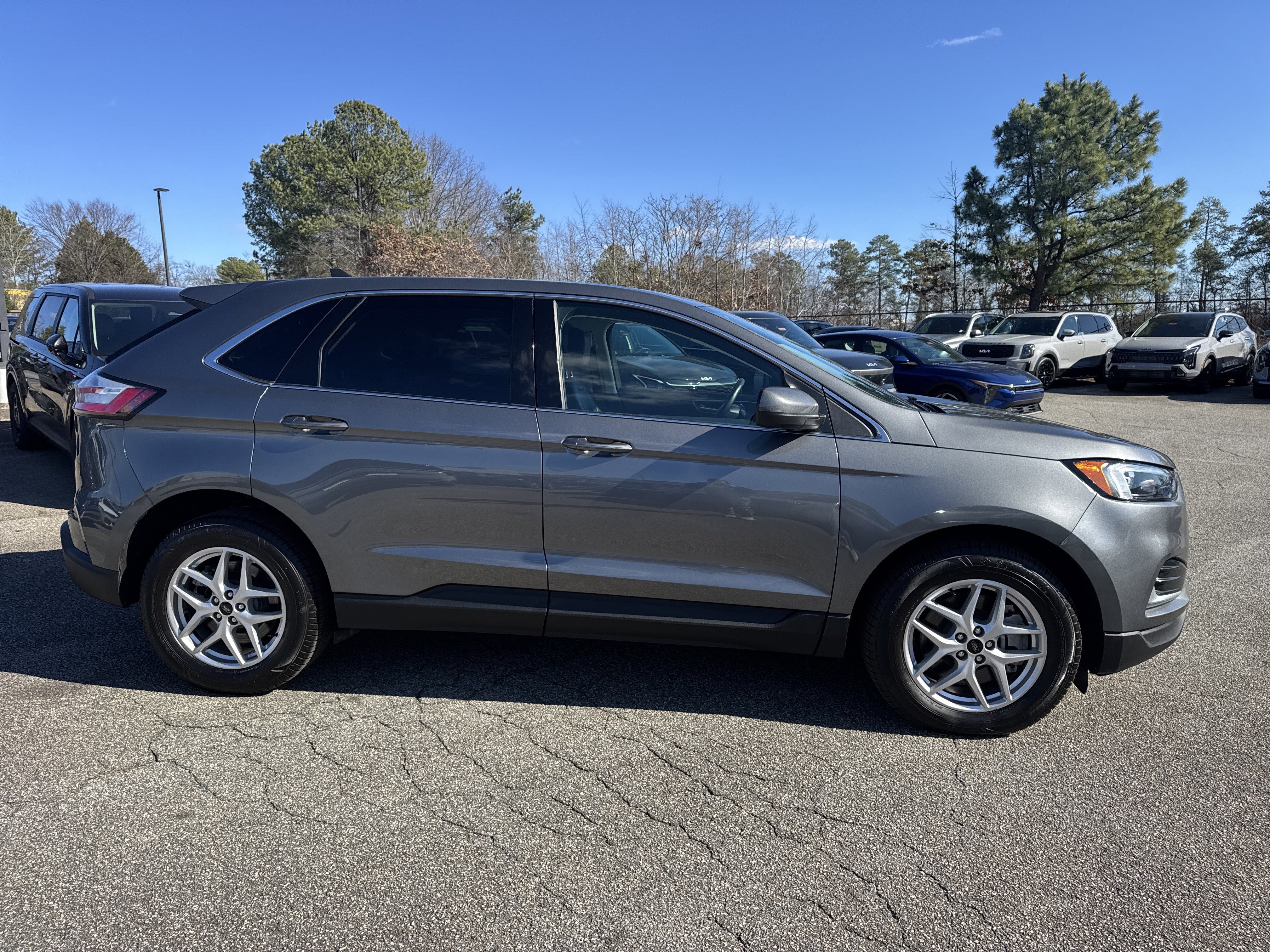Used 2023 Ford Edge SEL image 8
