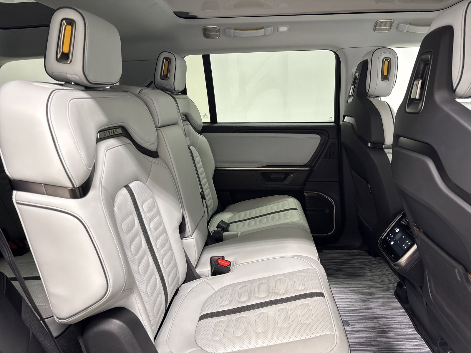 Used 2025 Rivian R1S Adventure AWD/4WD image 23