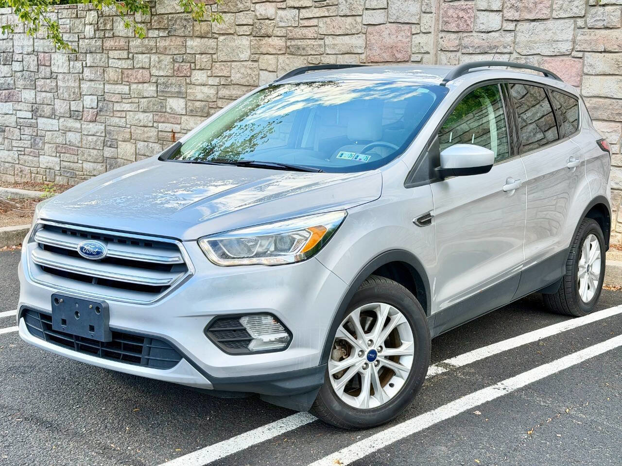 Used 2017 Ford Escape SE w/ SE Leather Comfort Package image 17