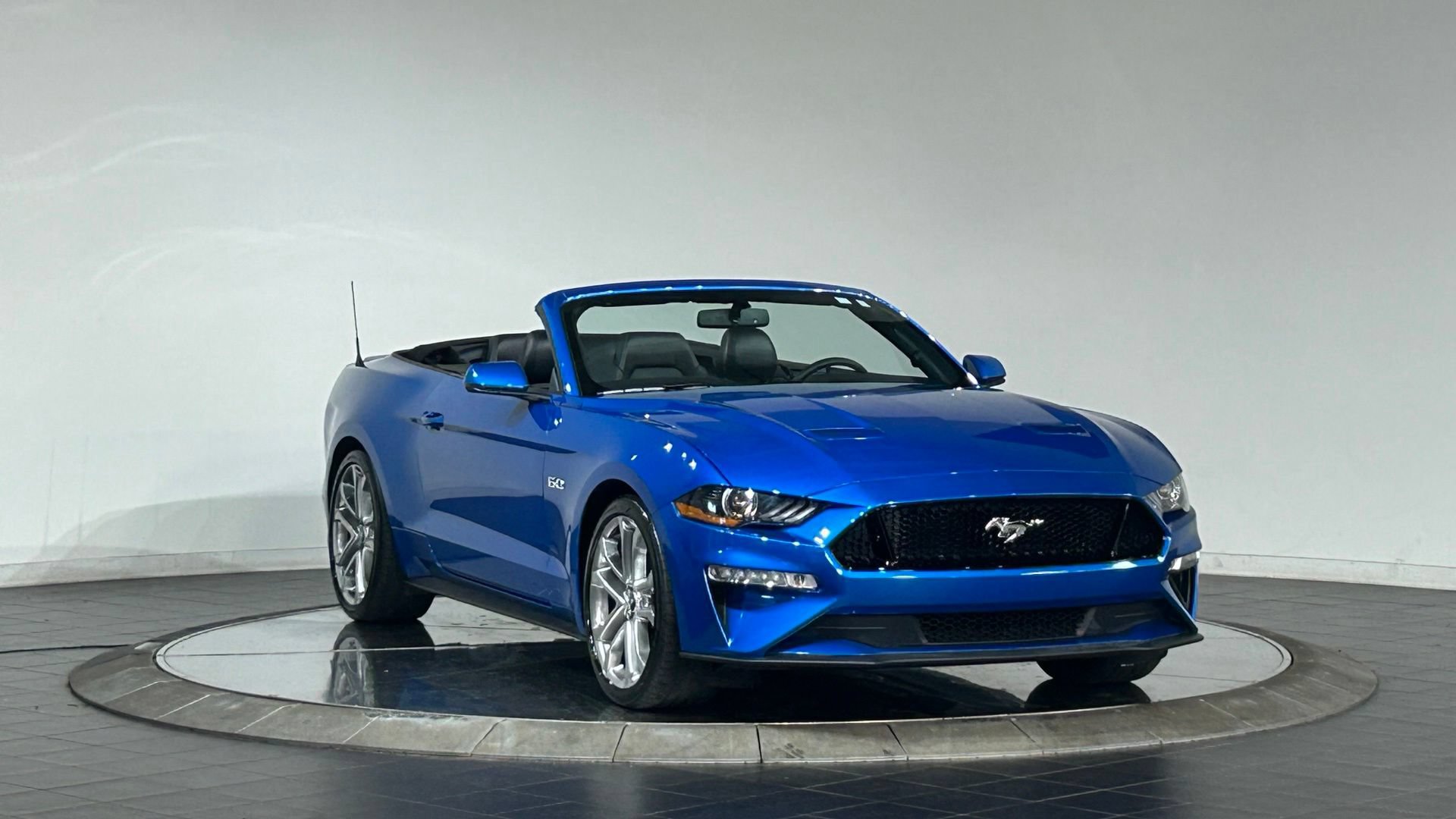 Used 2019 Ford Mustang GT Premium RWD image 3