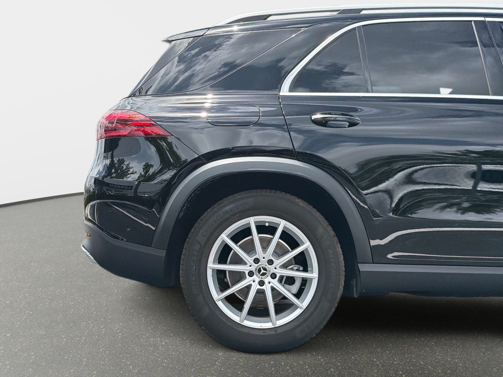 Used 2024 Mercedes-Benz GLE 350 4MATIC w/ Winter Package image 20