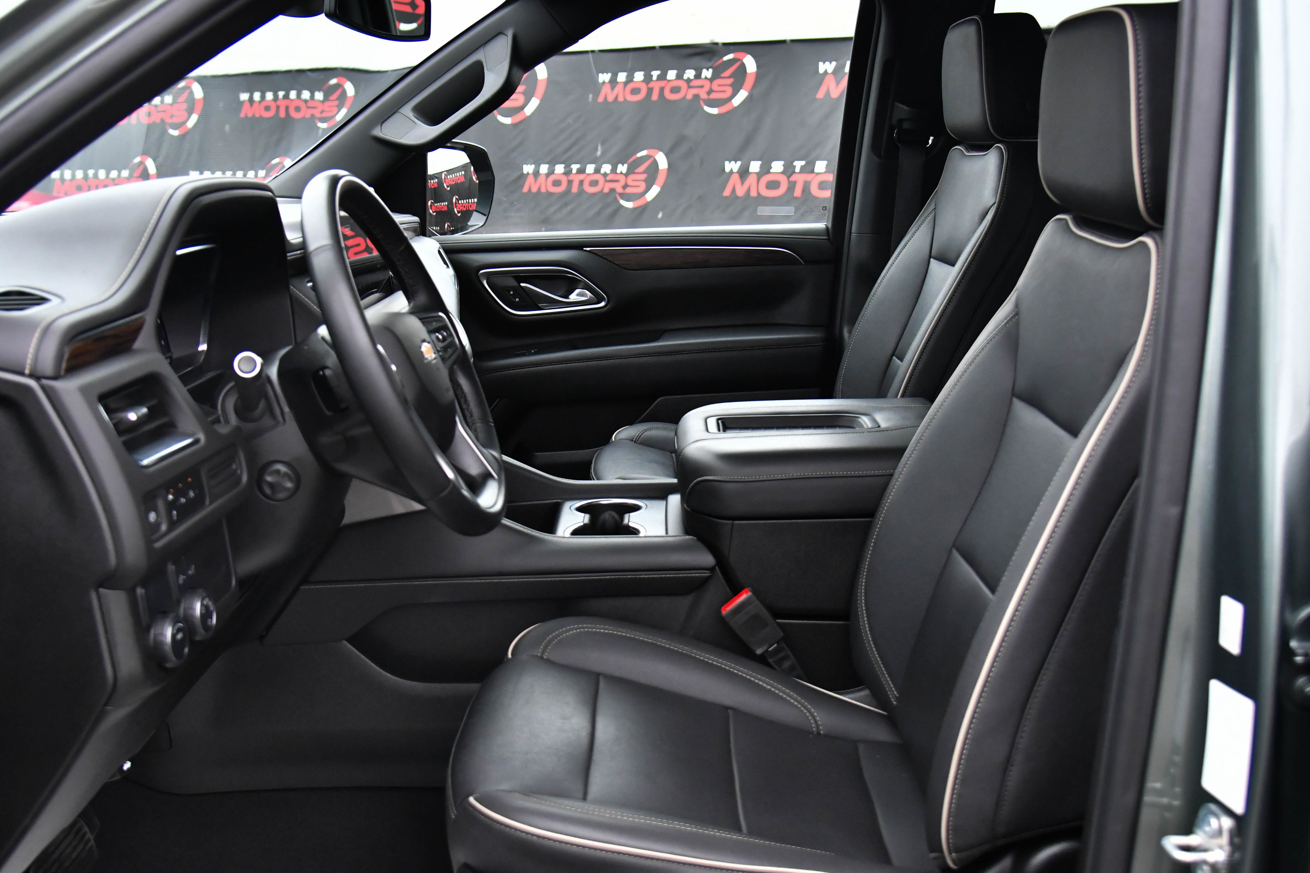 Used 2023 Chevrolet Suburban Premier image 18