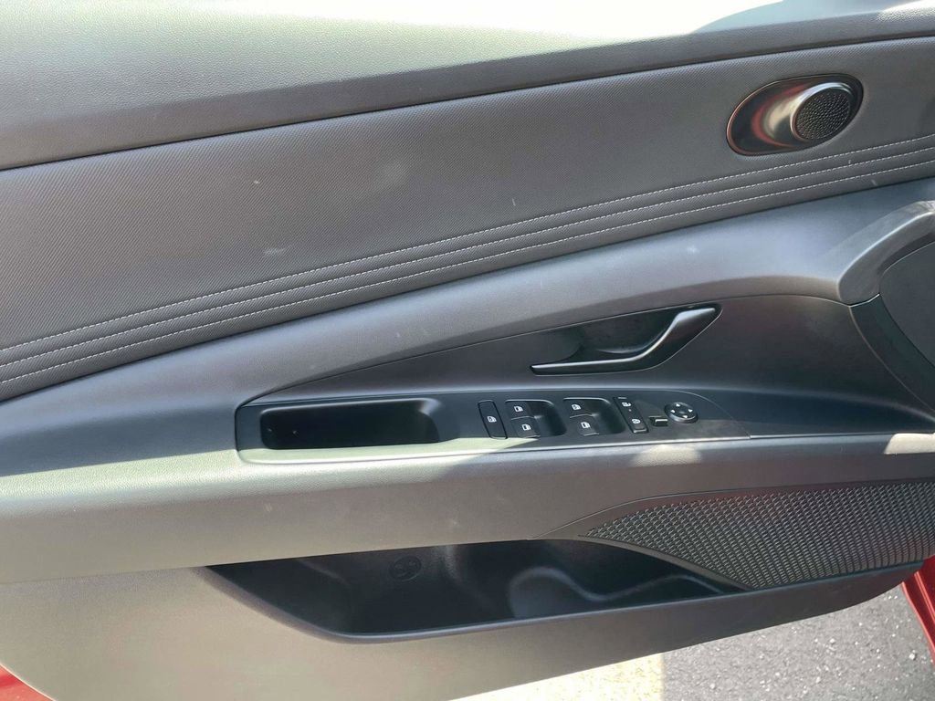 Certified 2025 Hyundai Elantra Sport image 13