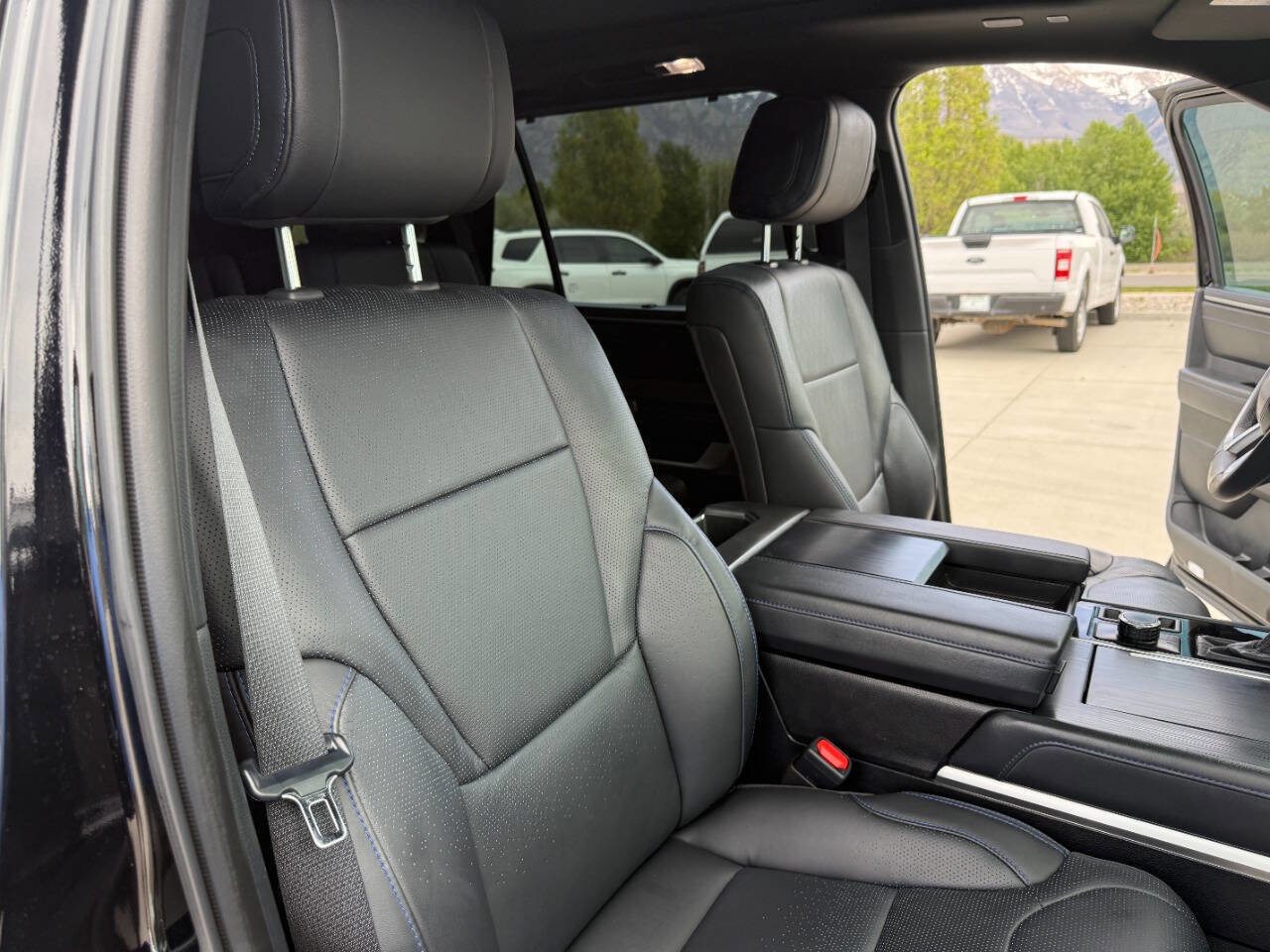 Used 2024 Toyota Sequoia Platinum AWD/4WD image 32