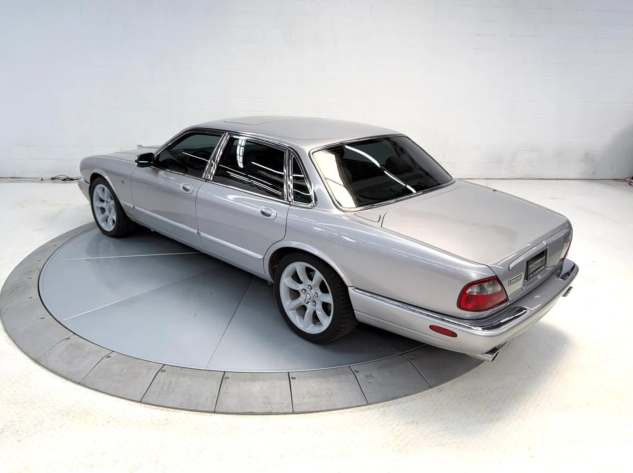 Used 2000 Jaguar XJ8 RWD image 14