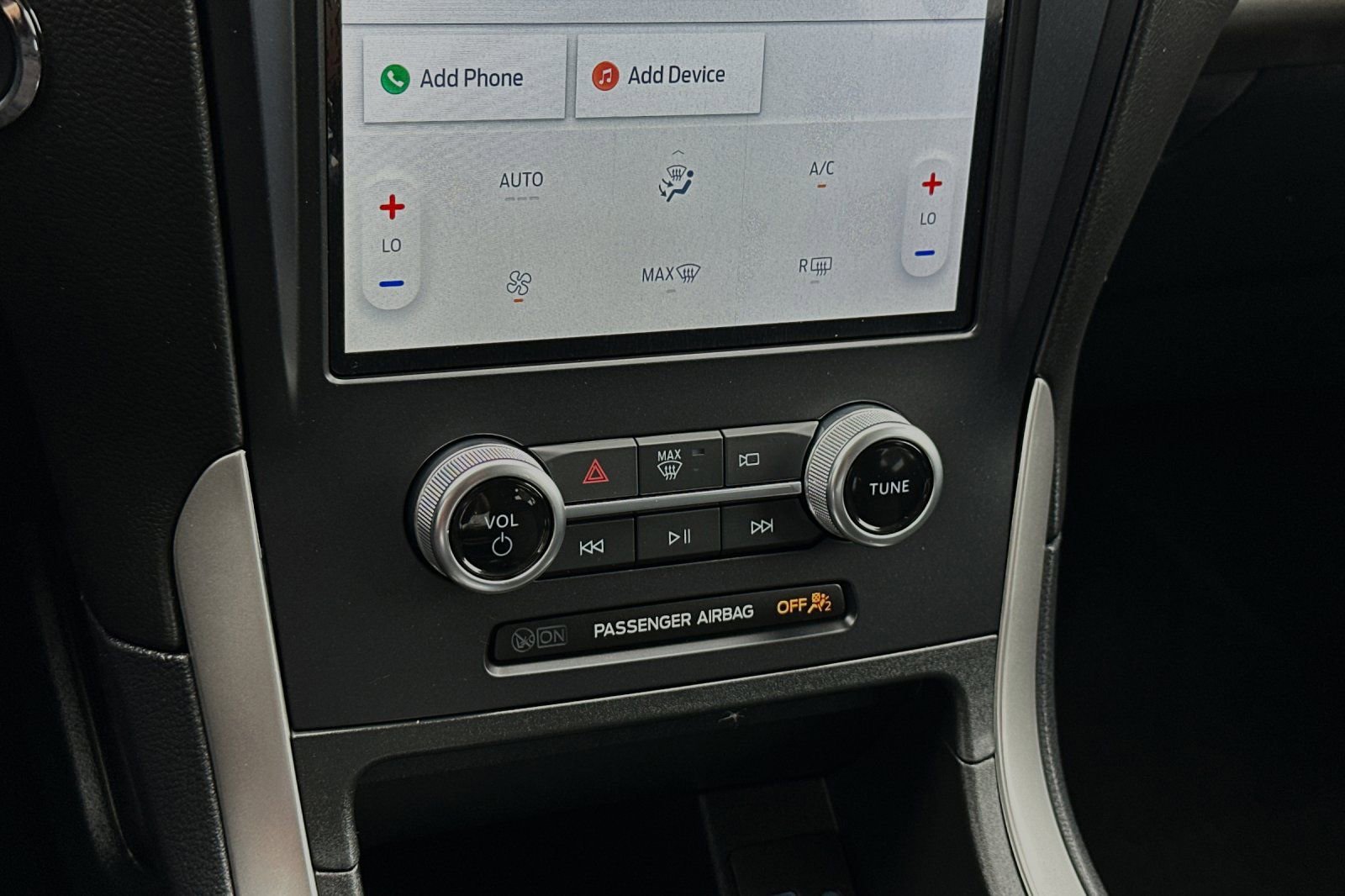 New 2024 Ford Edge SE w/ Black Appearance Package image 18