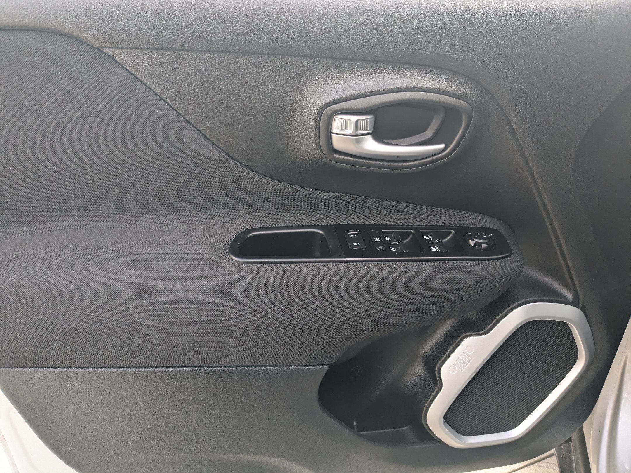 Used 2020 Jeep Renegade Latitude w/ Popular Equipment Group image 13