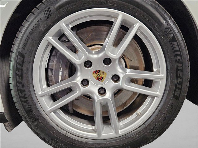 Used 2020 Porsche Panamera RWD image 24