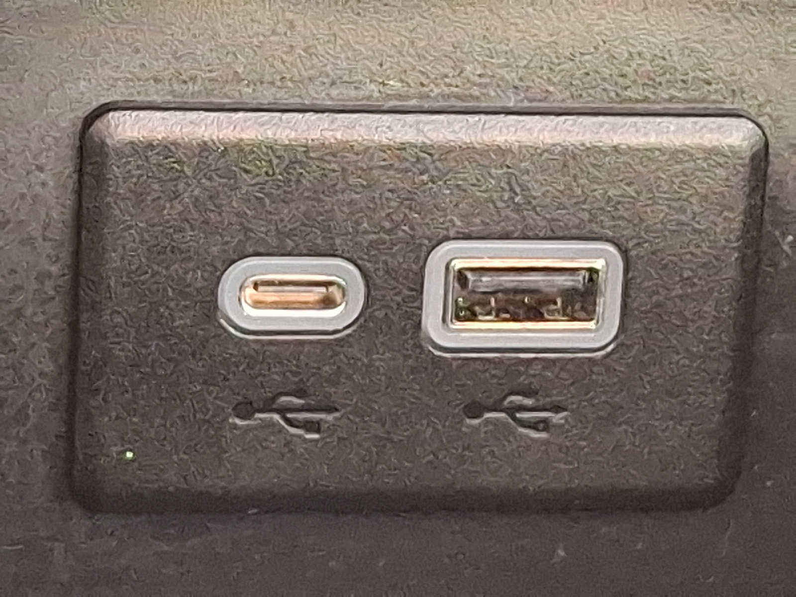 Used 2023 Buick Envision Essence w/ Sport Touring Package image 24