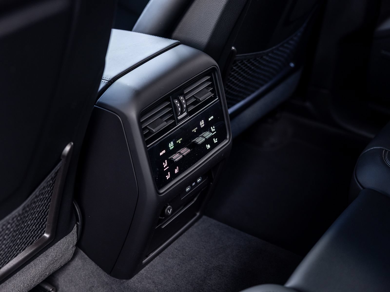 New 2026 Porsche Cayenne Coupe AWD/4WD image 32