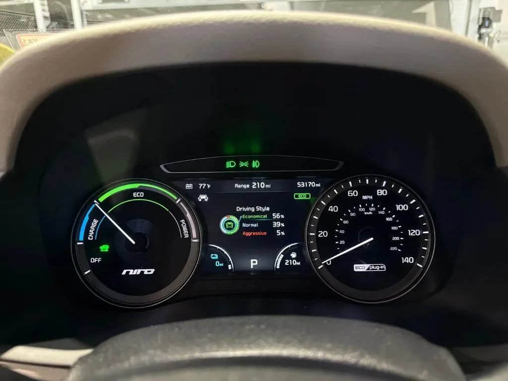Used 2019 Kia Niro EX Premium w/ Sunroof Package FWD image 14