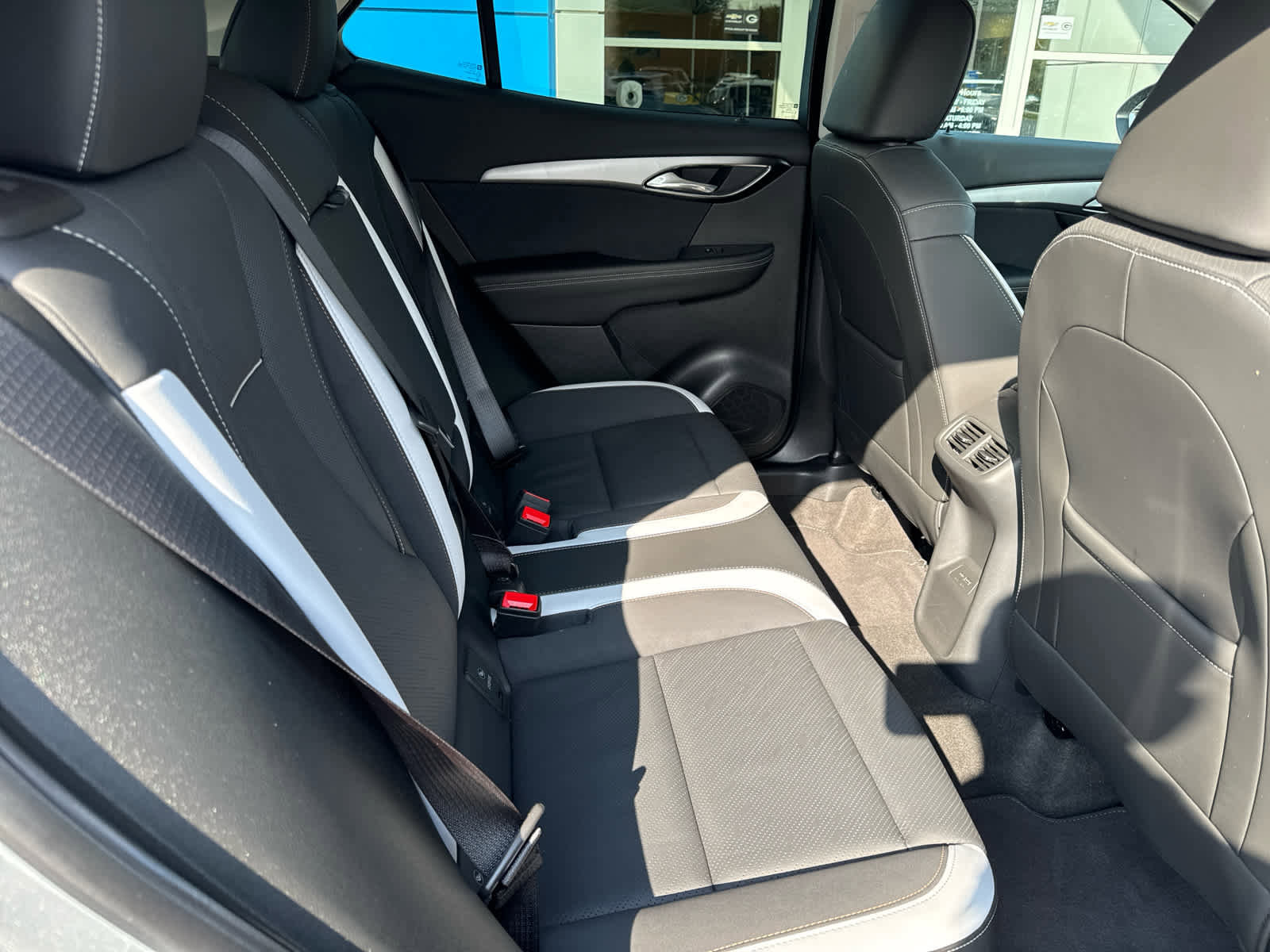 Used 2025 Buick Envision Sport Touring image 5