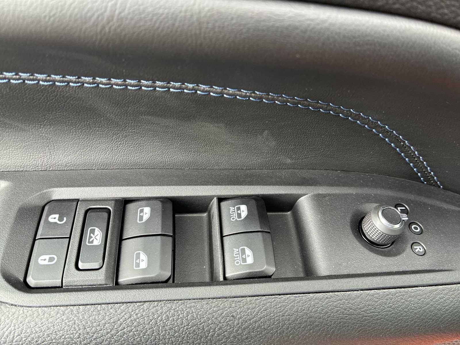 New 2026 Jeep Compass Latitude AWD/4WD image 15