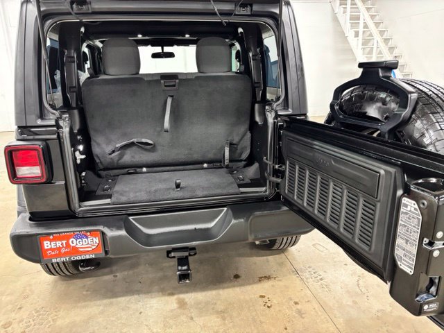 Used 2025 Jeep Wrangler Sport AWD/4WD image 24