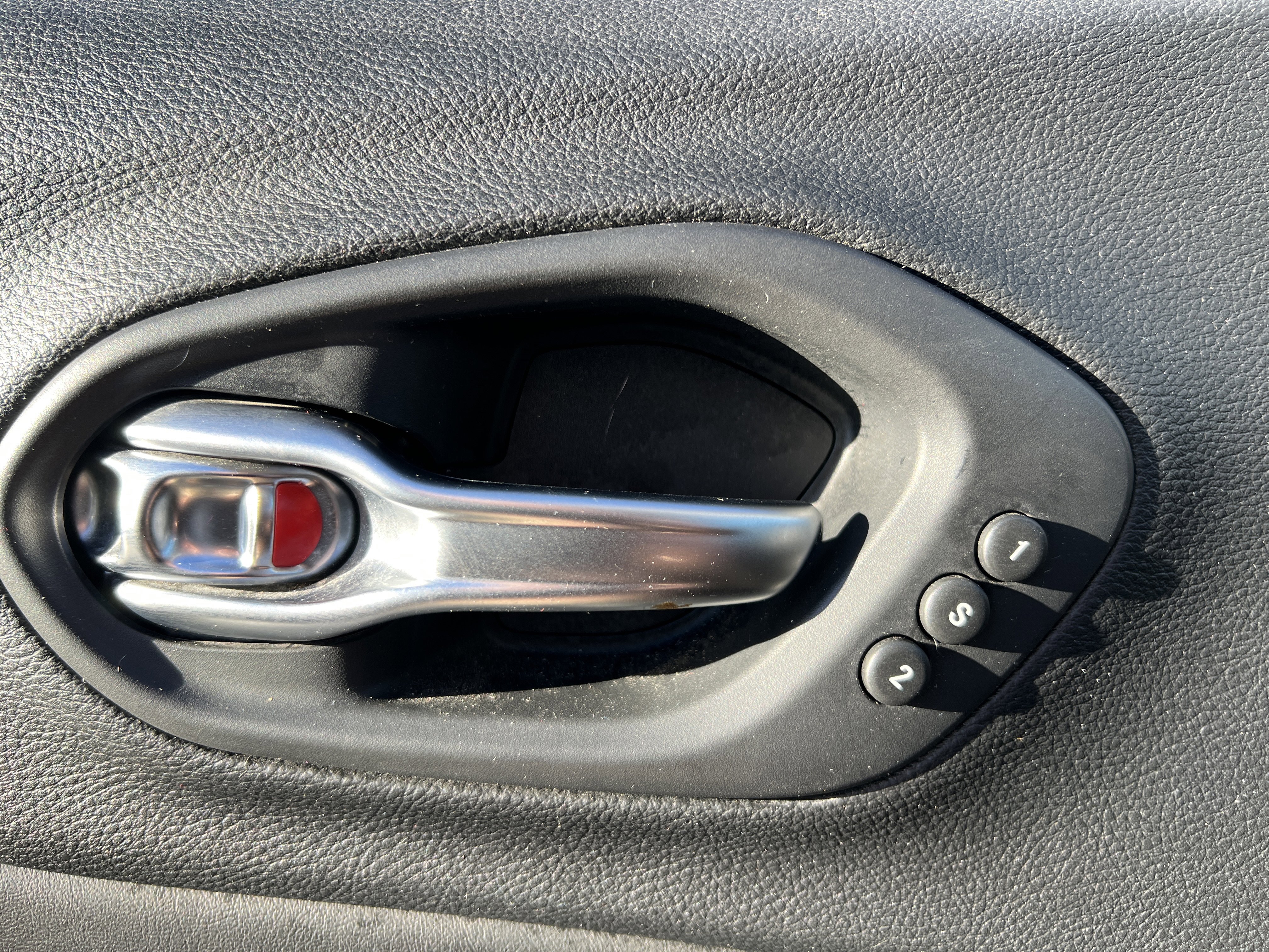 Used 2020 Jeep Cherokee Limited image 8