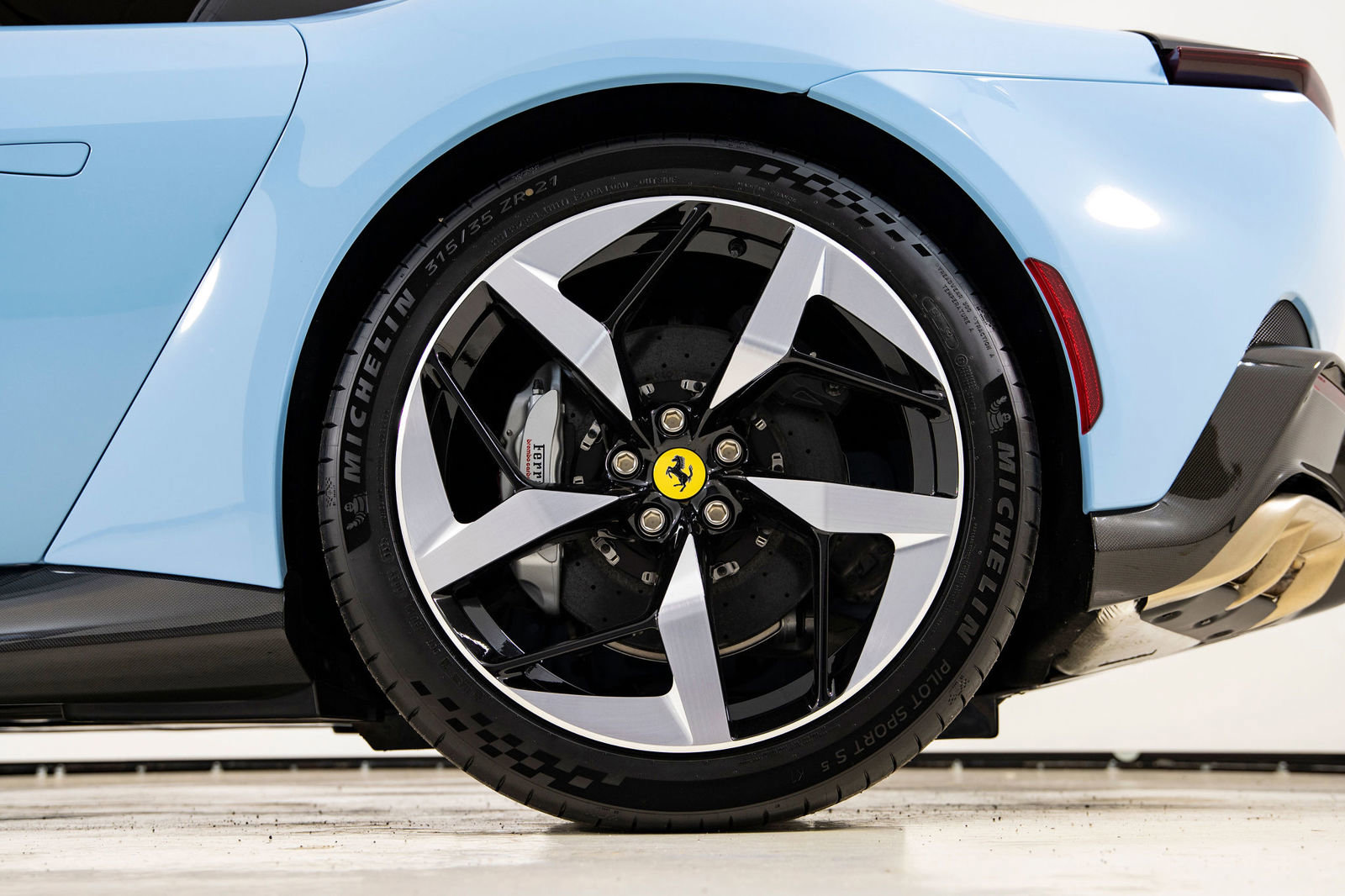 Certified 2025 Ferrari 12Cilindri RWD image 20