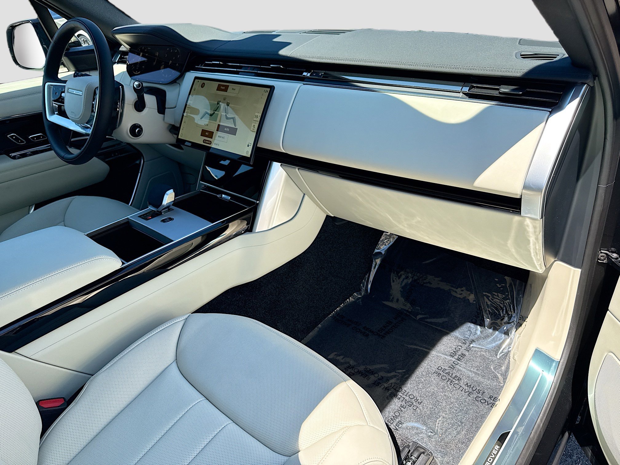 New 2026 Land Rover Range Rover Long Wheelbase SE AWD/4WD image 14