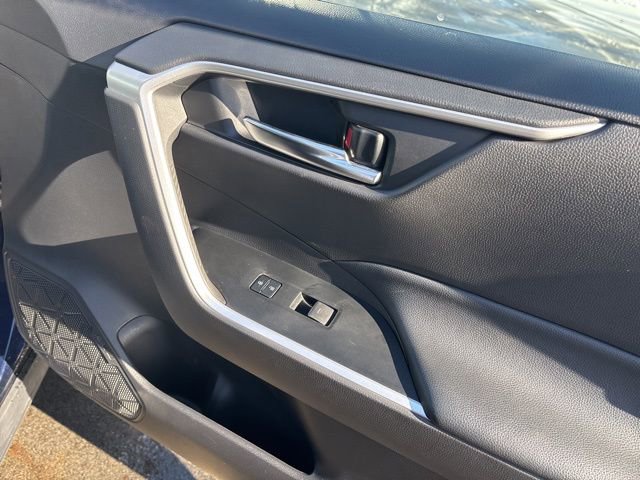 Used 2022 Toyota RAV4 XLE Premium image 10