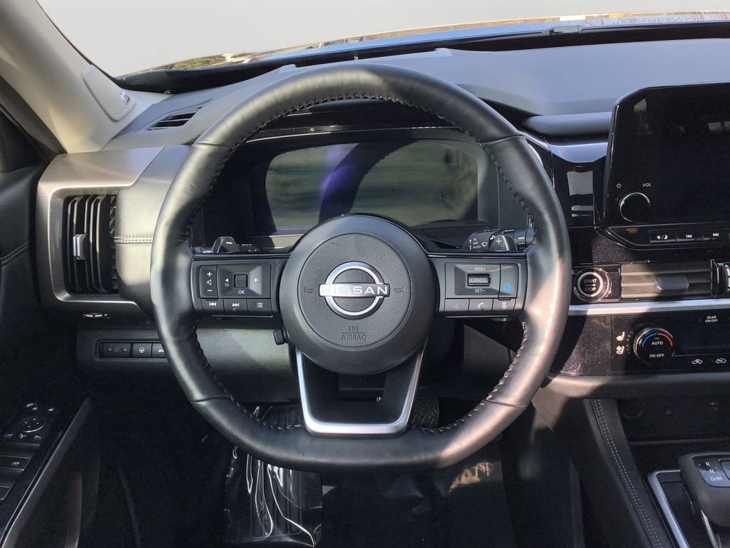 Used 2024 Nissan Pathfinder Platinum w/ Cargo Package image 19