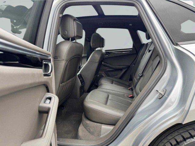 Used 2019 Porsche Macan image 34