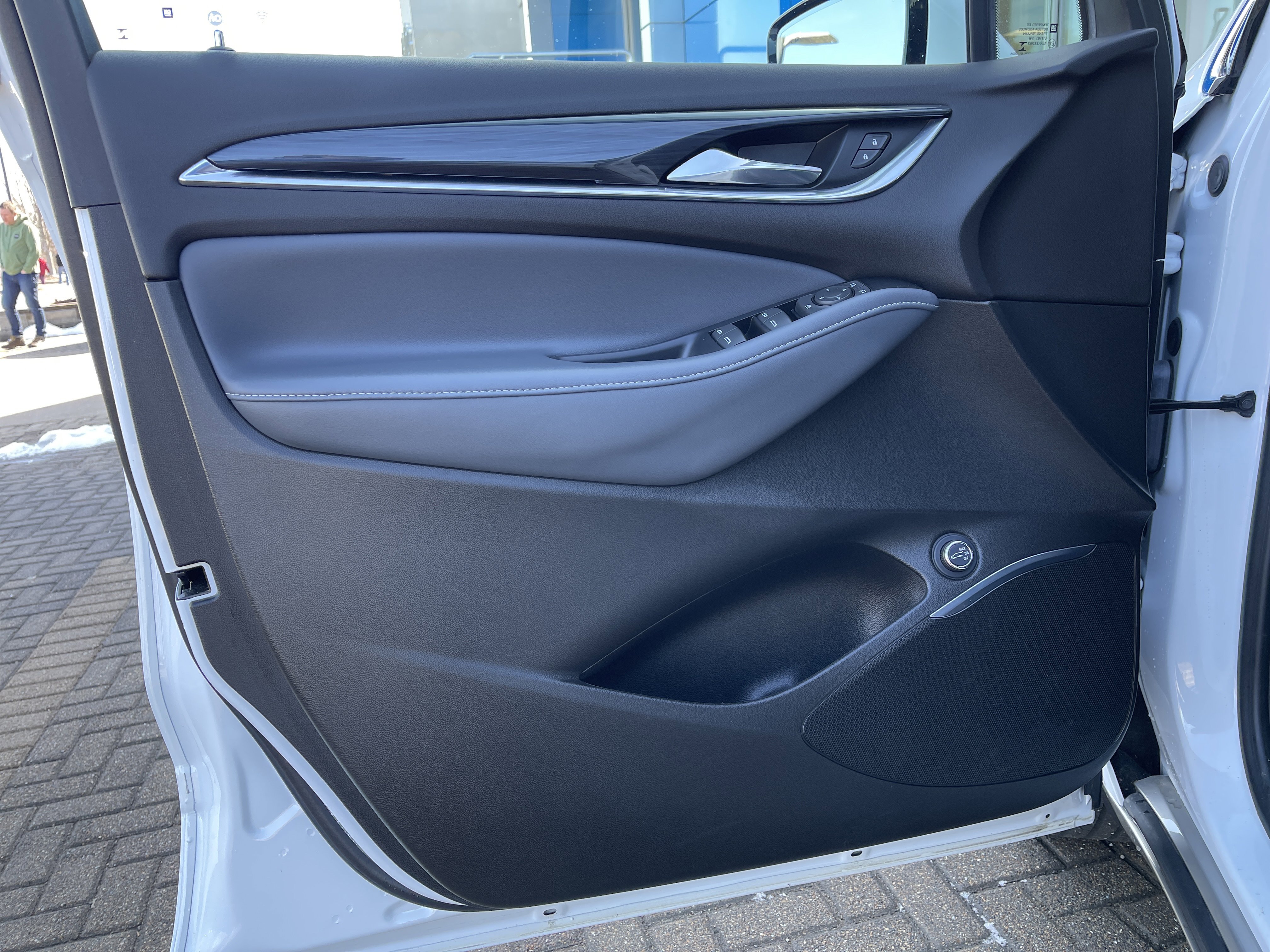 Used 2023 Buick Enclave Essence image 13