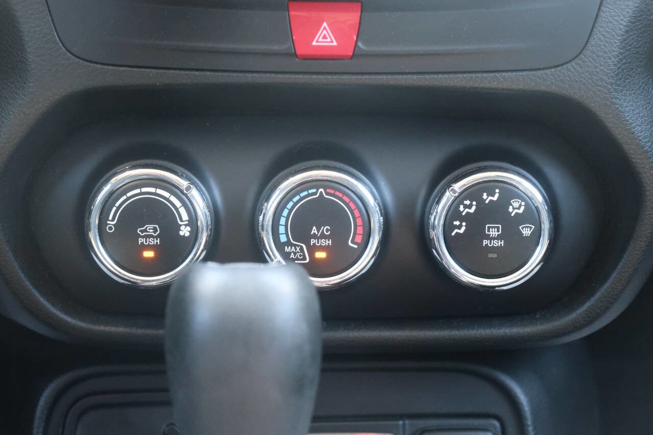 Used 2017 Jeep Renegade Latitude image 21