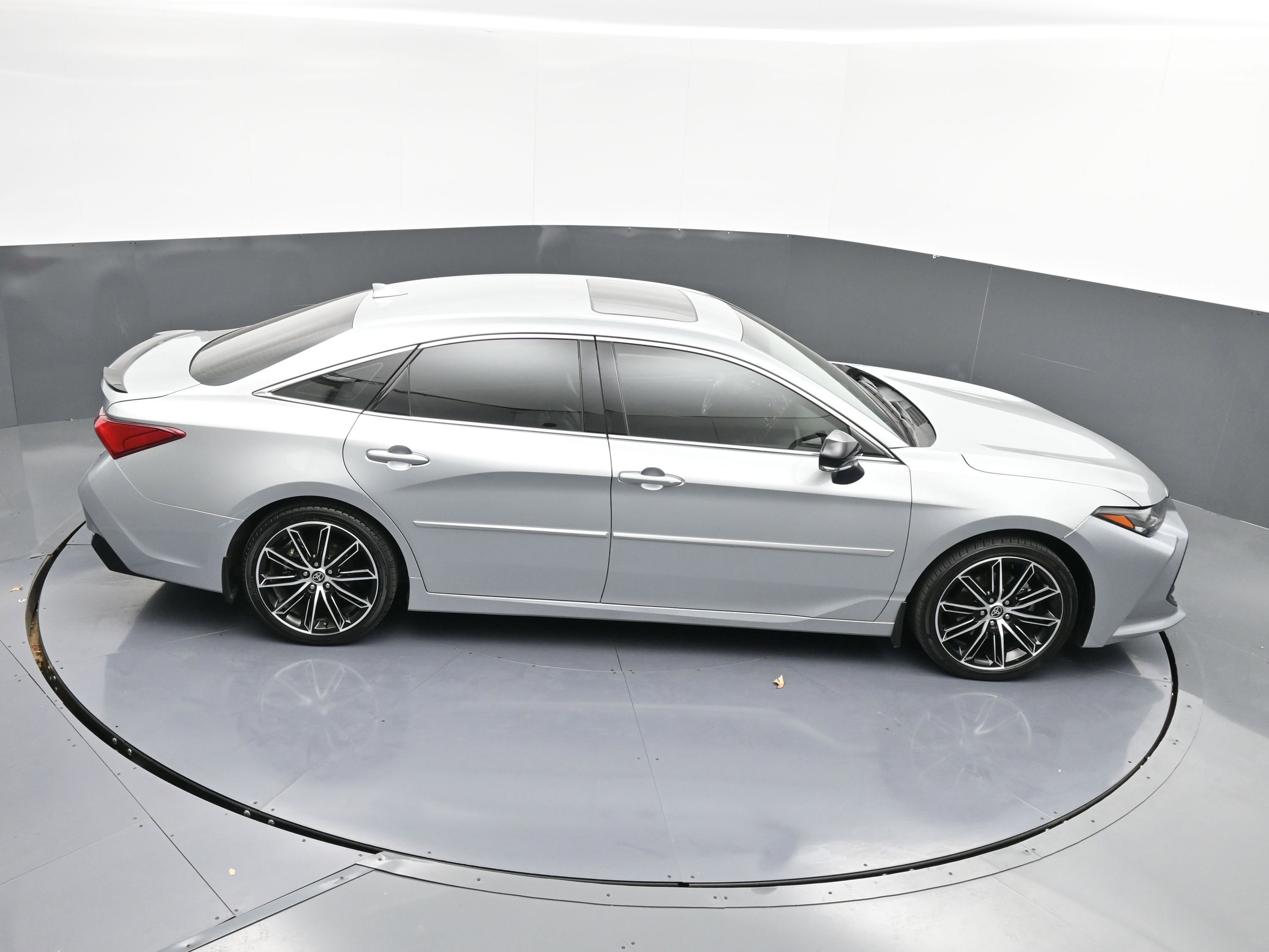 Used 2022 Toyota Avalon Touring image 43