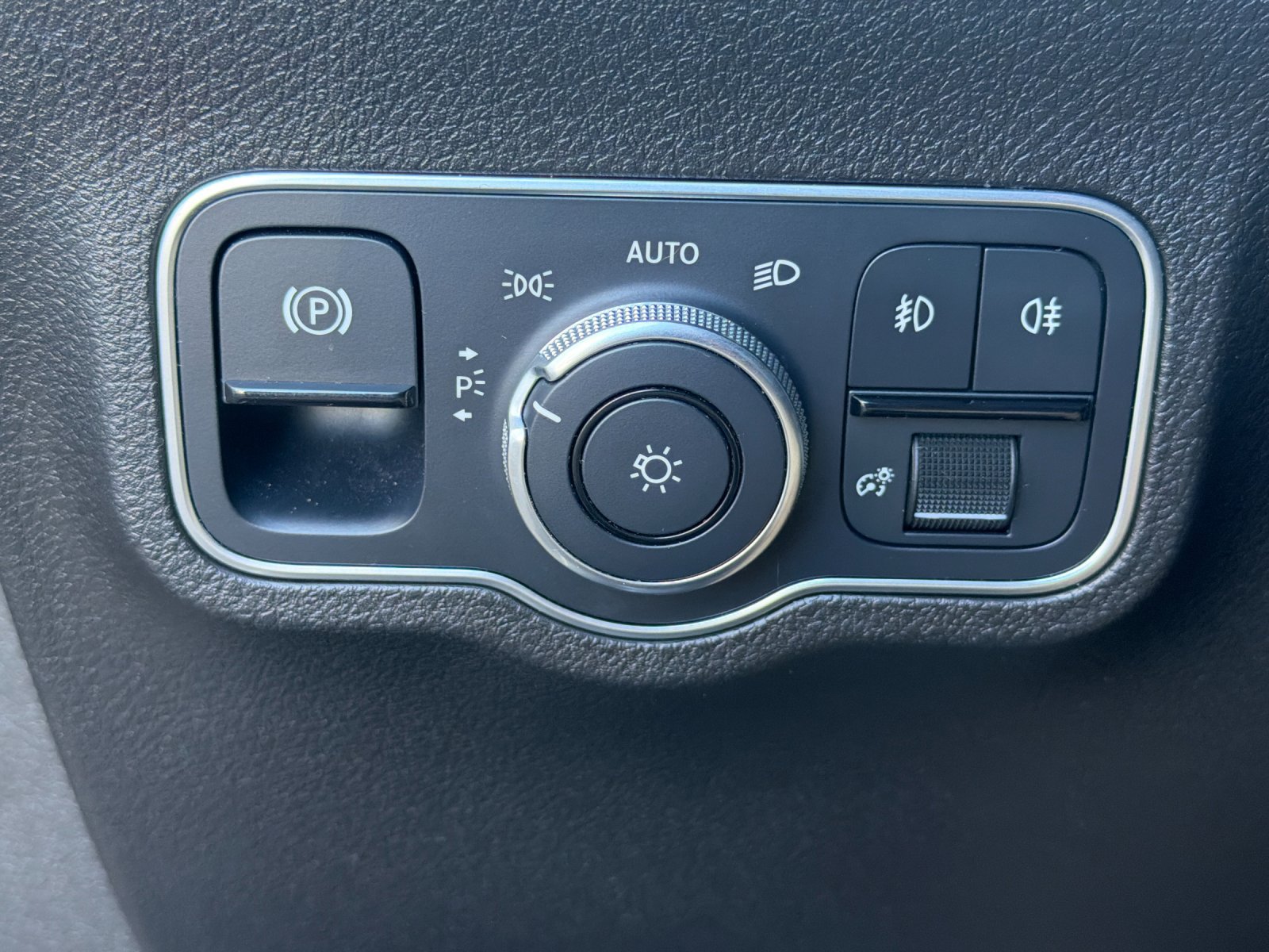 Used 2021 Mercedes-Benz GLB 250 4MATIC image 34