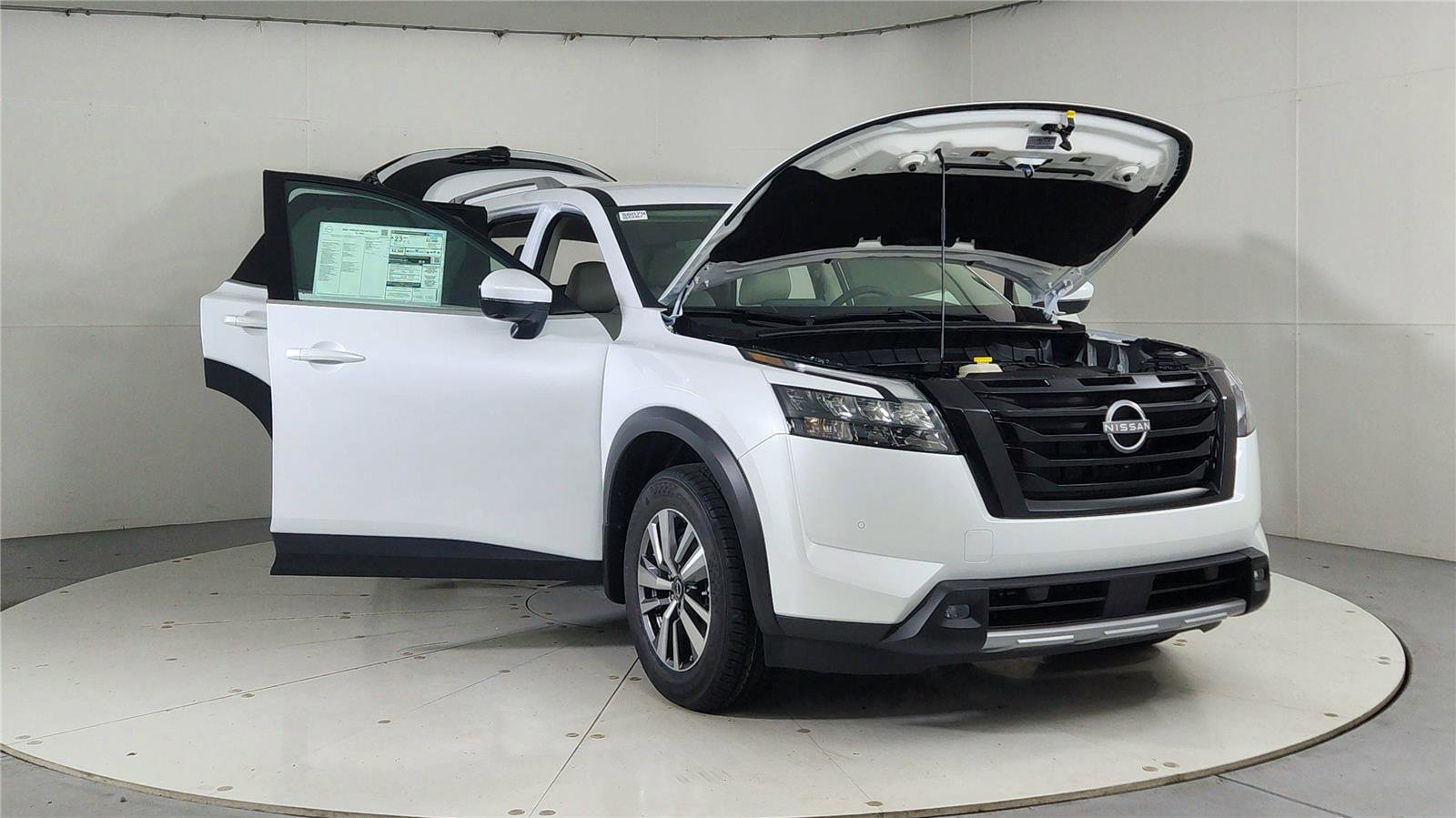 Used 2025 Nissan Pathfinder SL w/ Black Appearance Package image 9