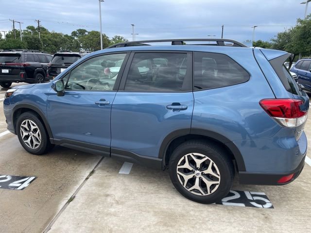 Used 2022 Subaru Forester Premium image 4