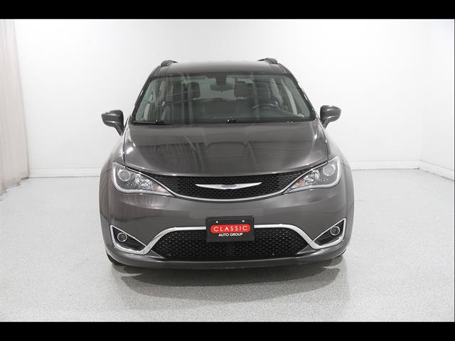 Used 2017 Chrysler Pacifica Touring-L FWD image 2