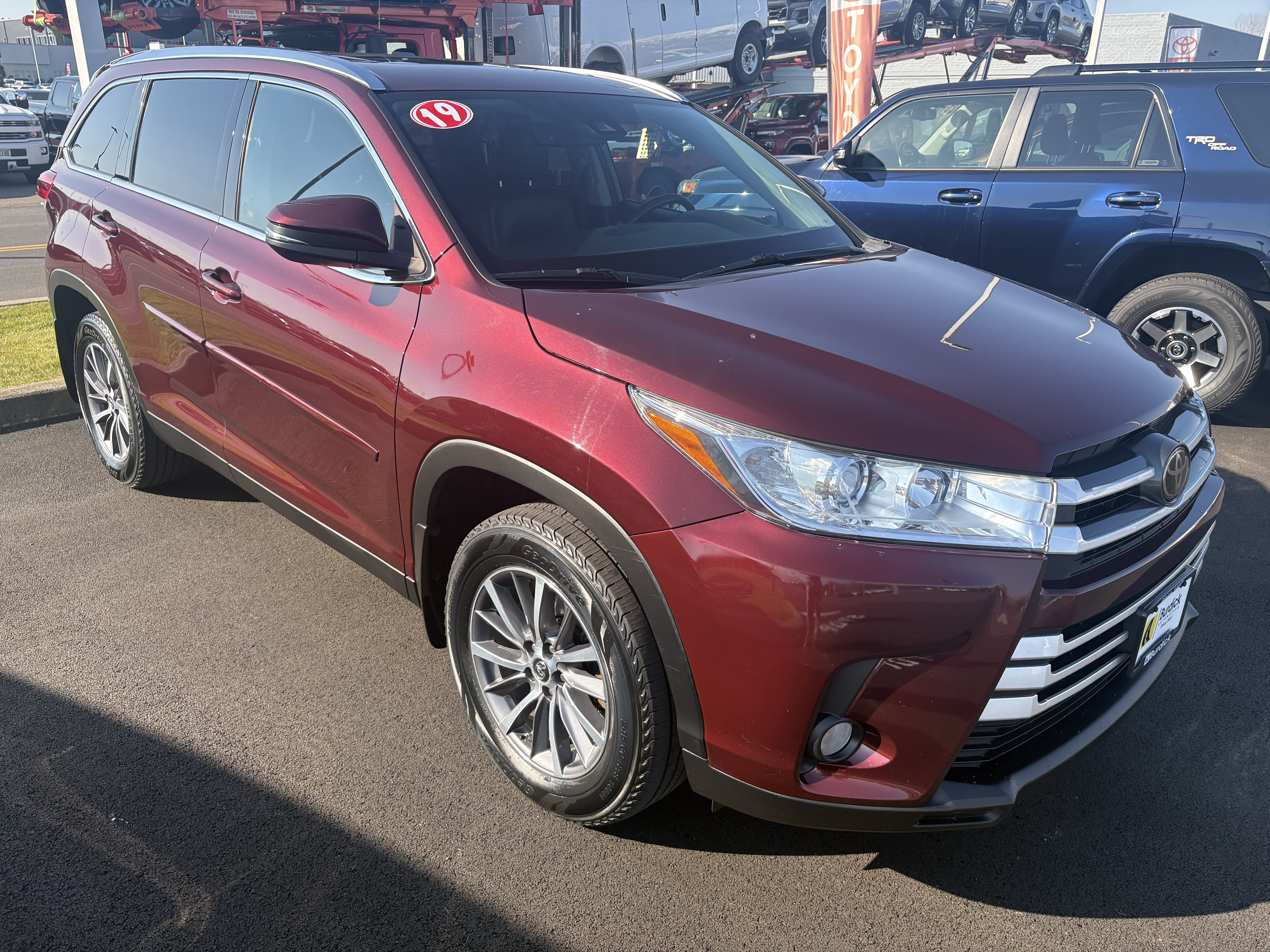 Used 2019 Toyota Highlander XLE AWD/4WD image 2
