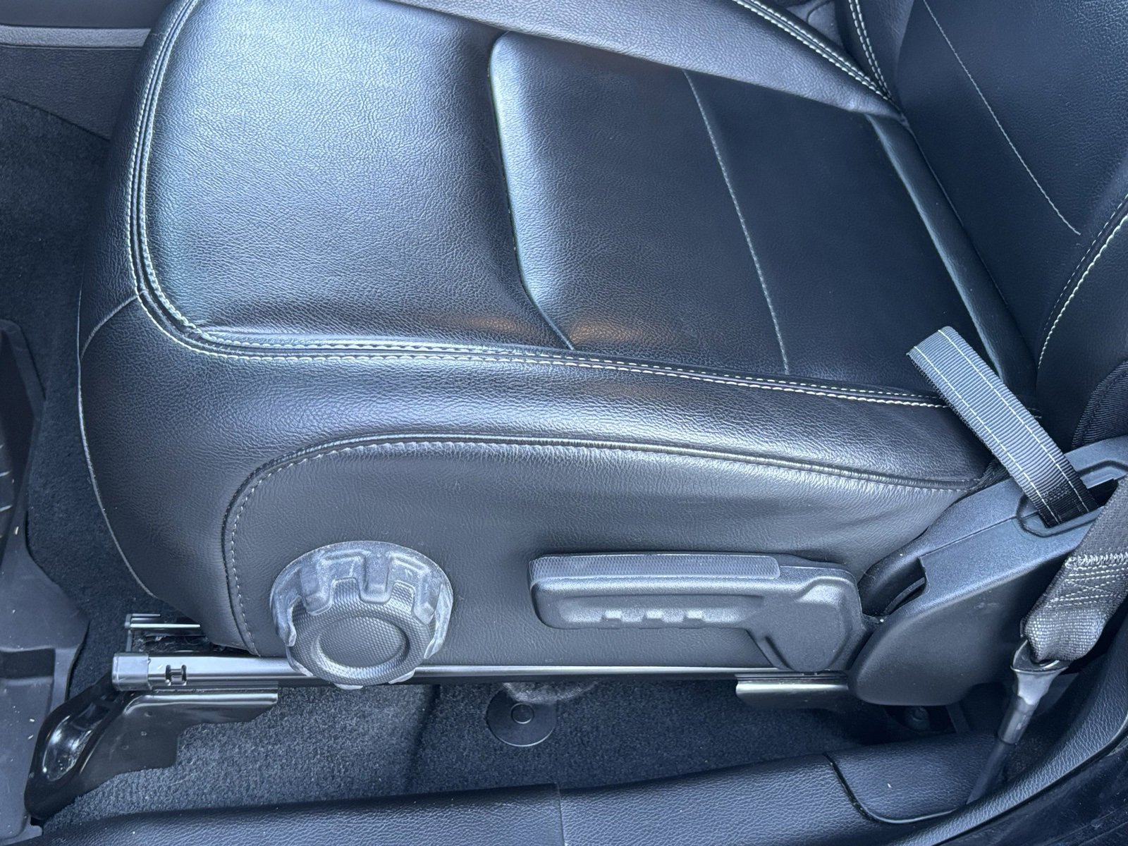 Used 2022 Jeep Wrangler Unlimited Sahara w/ Cold Weather Group image 18