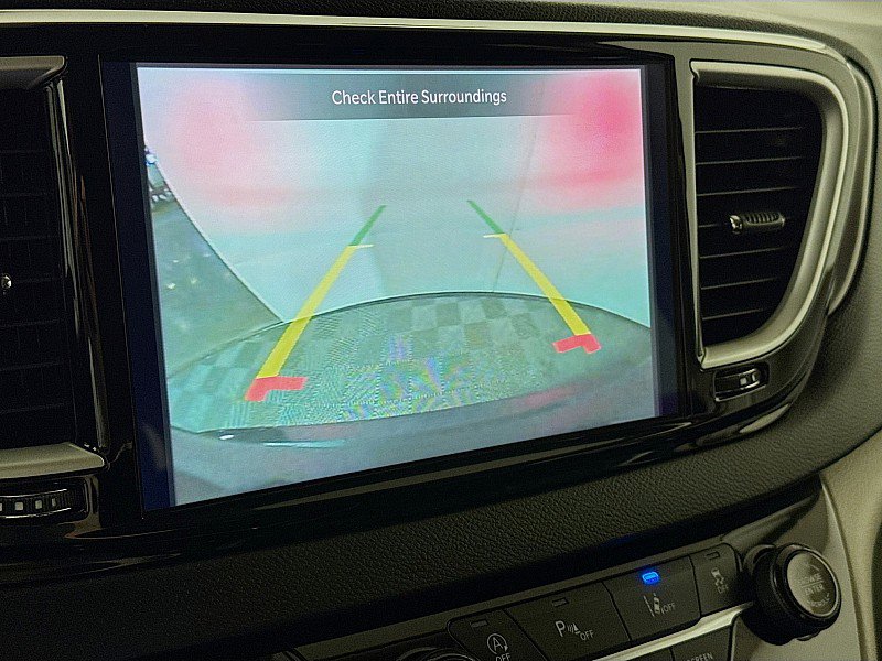 Used 2023 Chrysler Pacifica Touring-L image 15