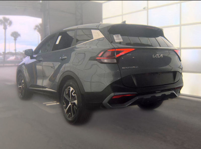 Used 2023 Kia Sportage EX FWD image 3