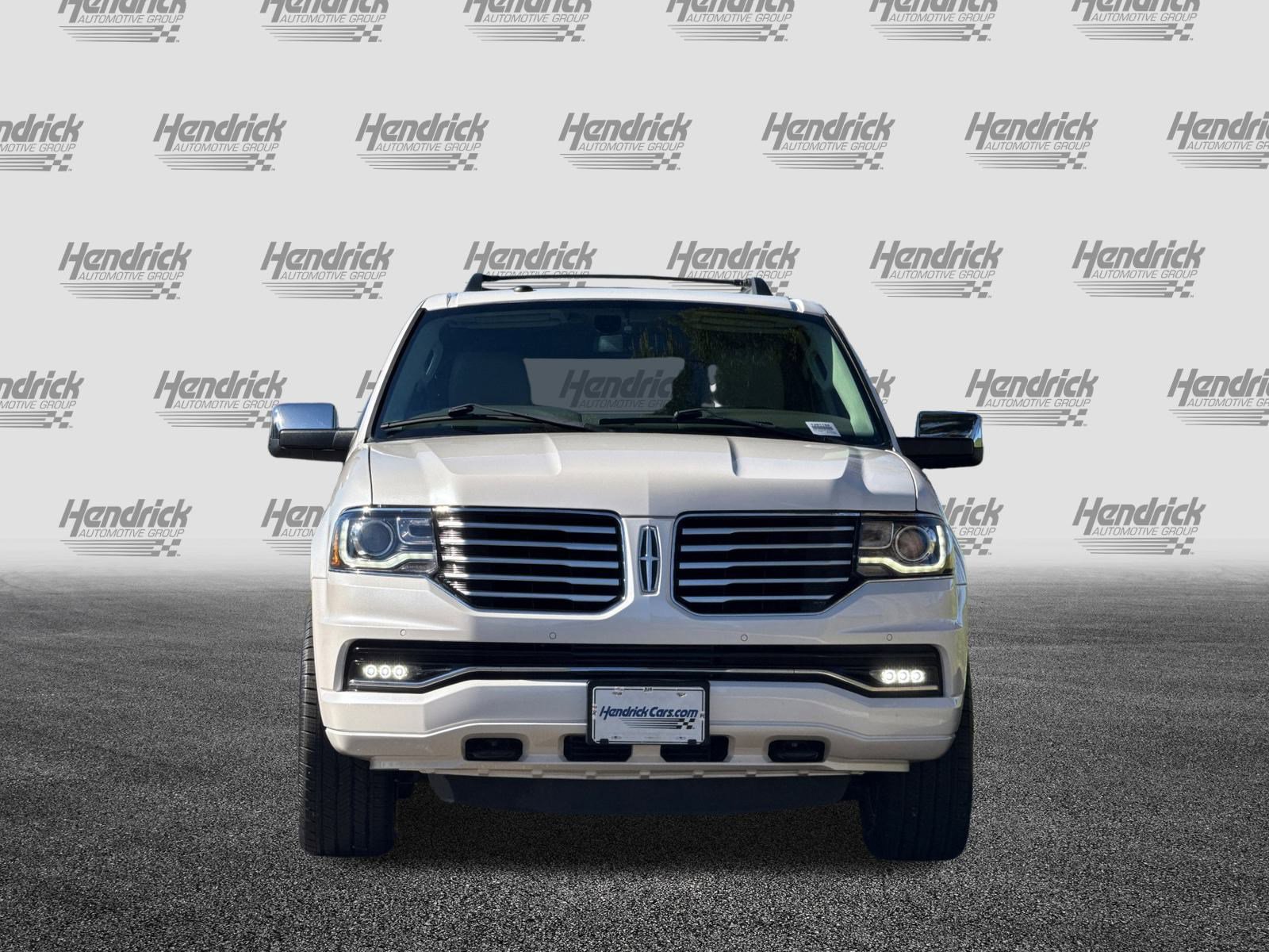 Used 2017 Lincoln Navigator Select image 10