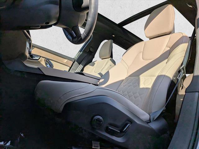 Certified 2026 Volvo XC90 B6 Plus w/ Protection Package image 13