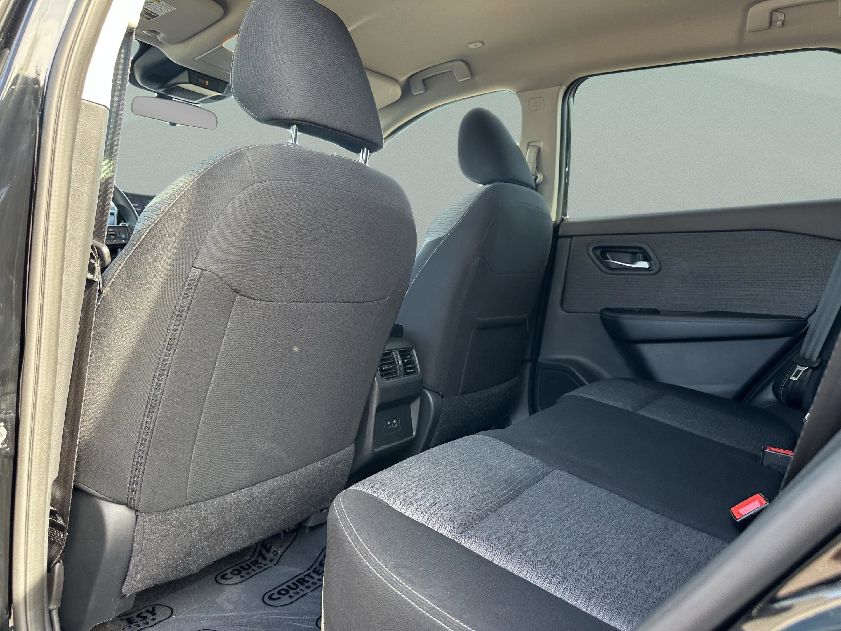 Certified 2023 Nissan Rogue SV FWD image 17