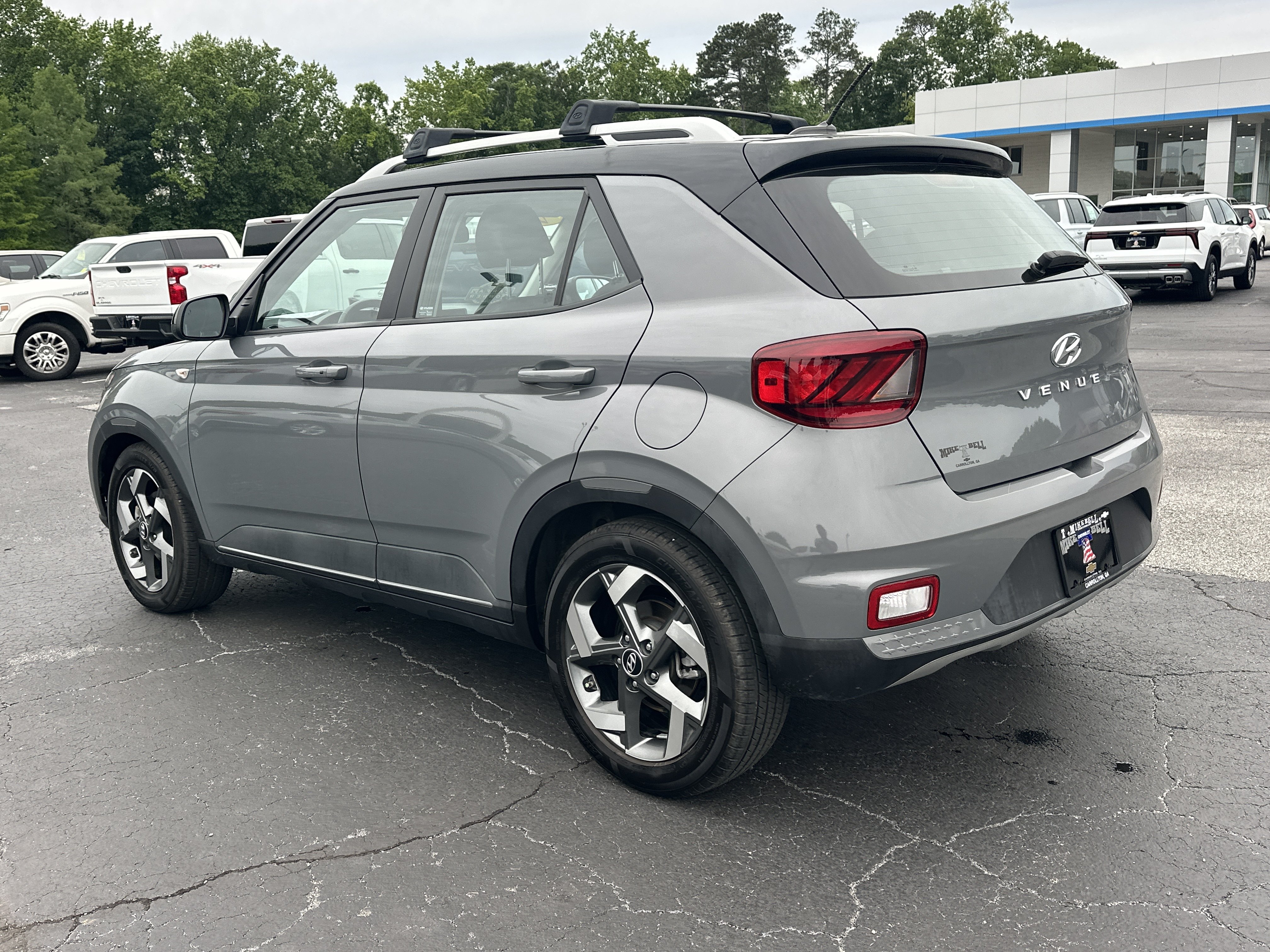 Used 2023 Hyundai Venue Limited FWD image 5